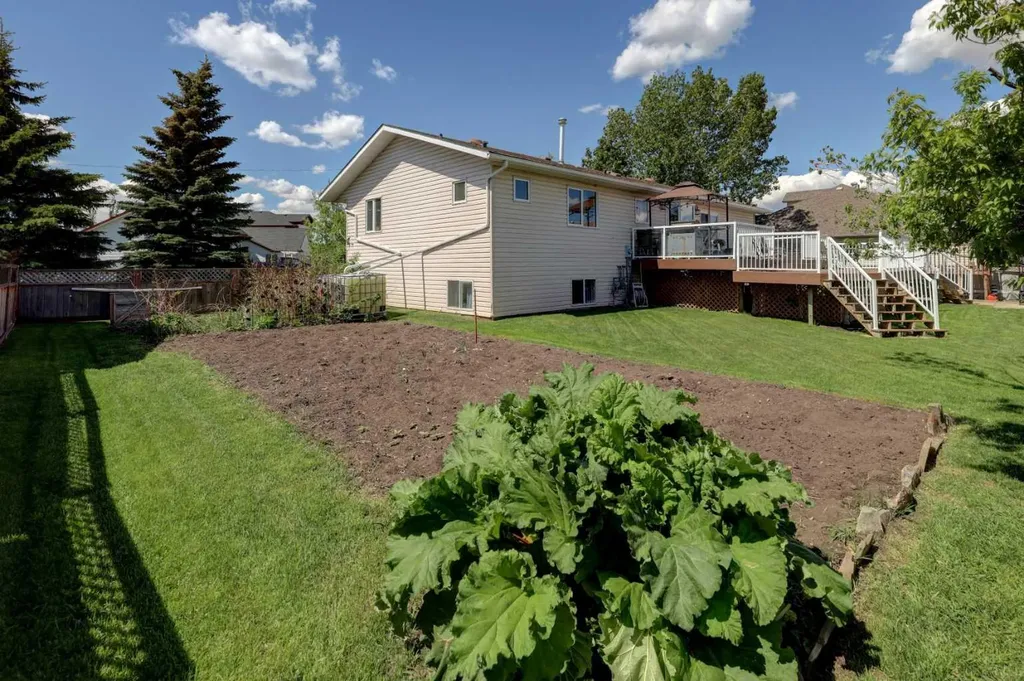 426 9 Street Beiseker AB T0M 0G0