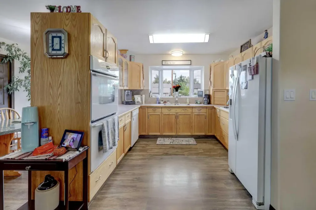 426 9 Street Beiseker AB T0M 0G0