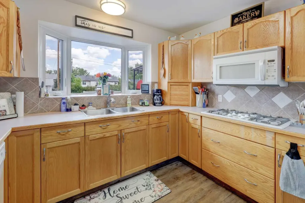 426 9 Street Beiseker AB T0M 0G0