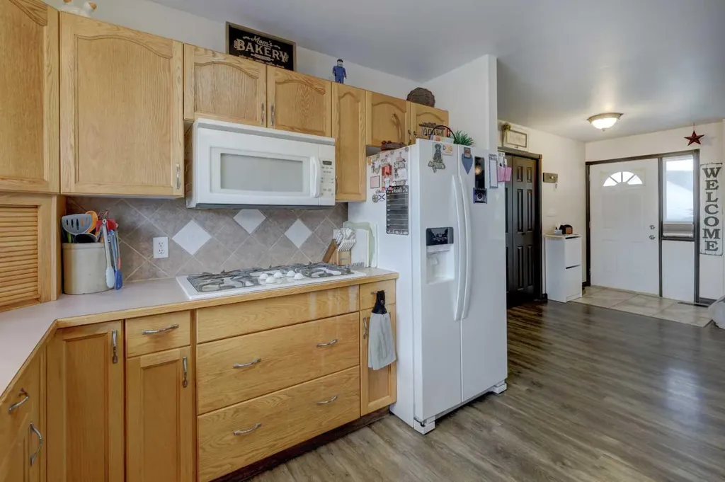 426 9 Street Beiseker AB T0M 0G0