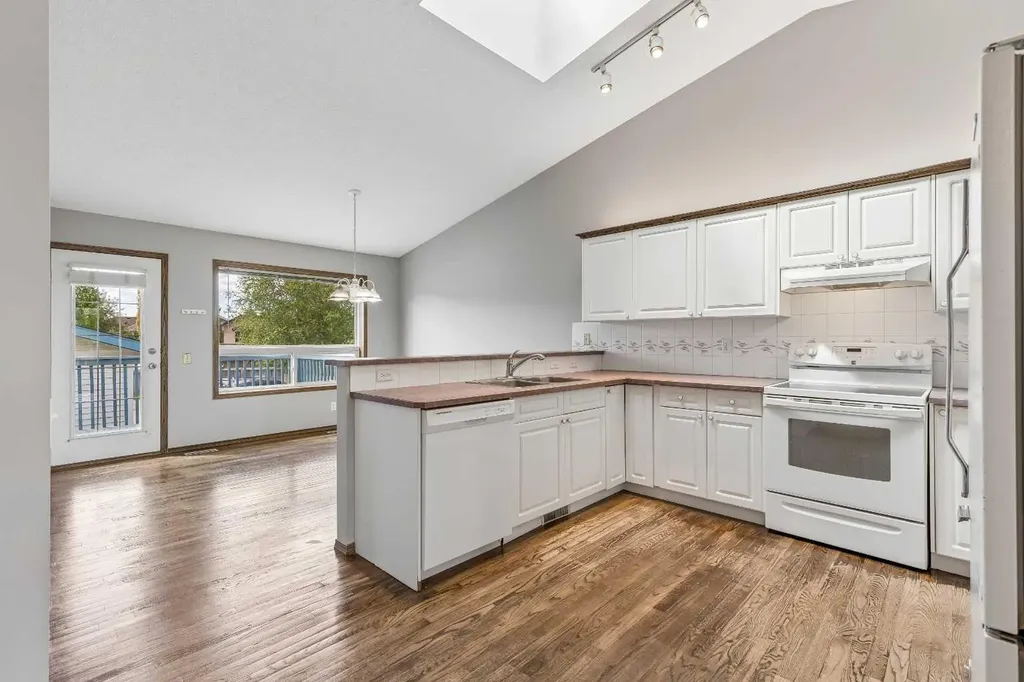 121 Quigley Drive Cochrane AB T4C1R1