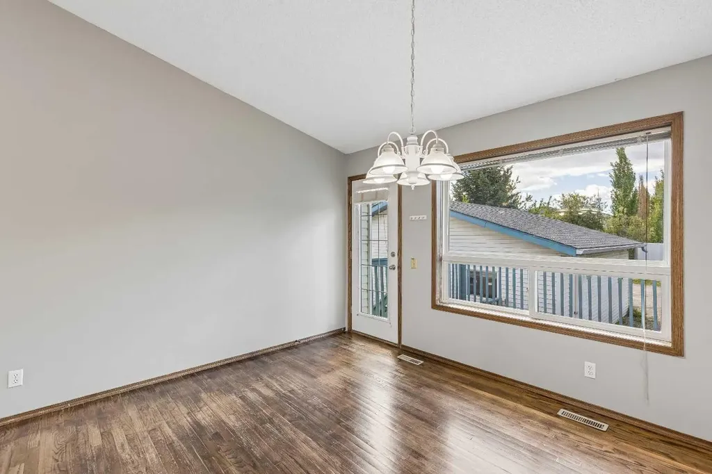 121 Quigley Drive Cochrane AB T4C1R1