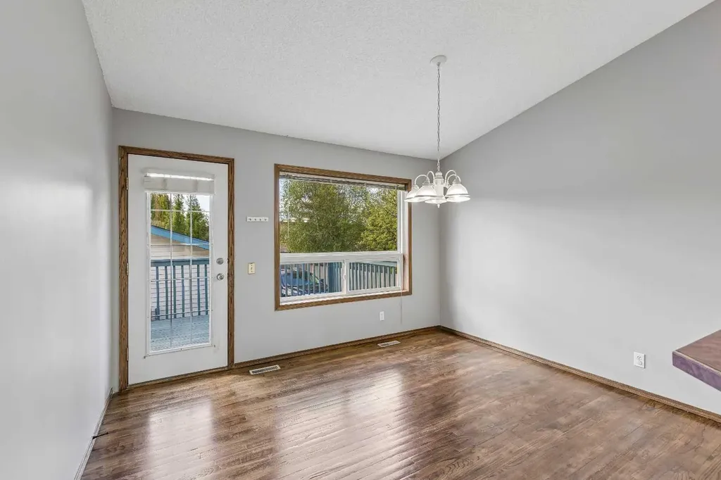 121 Quigley Drive Cochrane AB T4C1R1