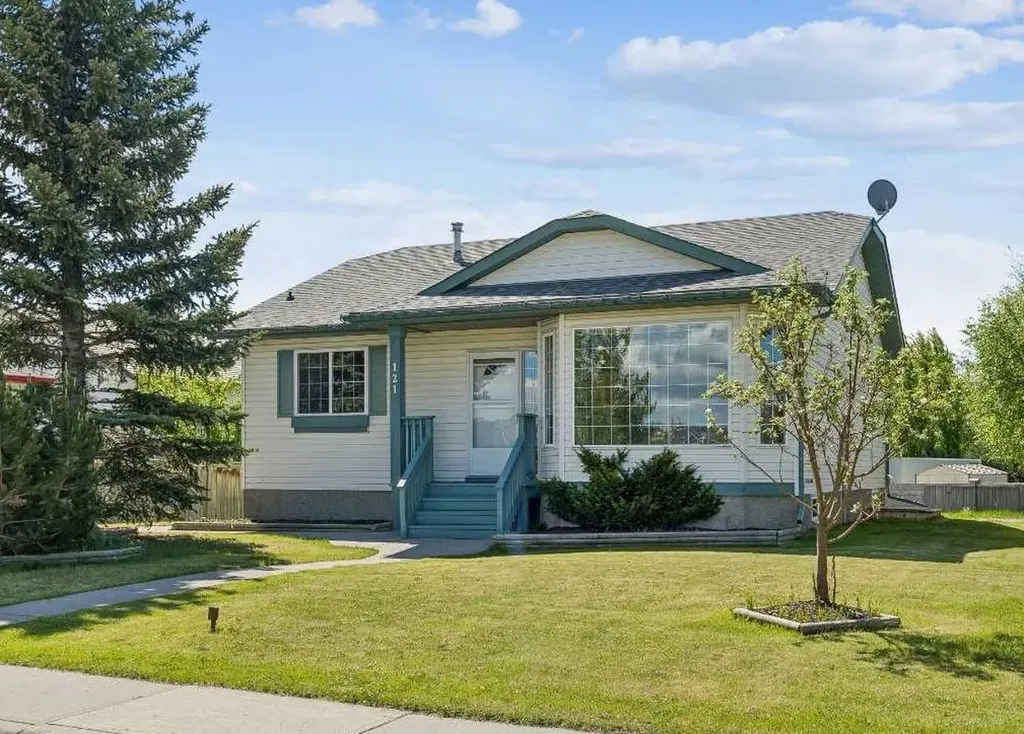 121 Quigley Drive Cochrane AB T4C1R1