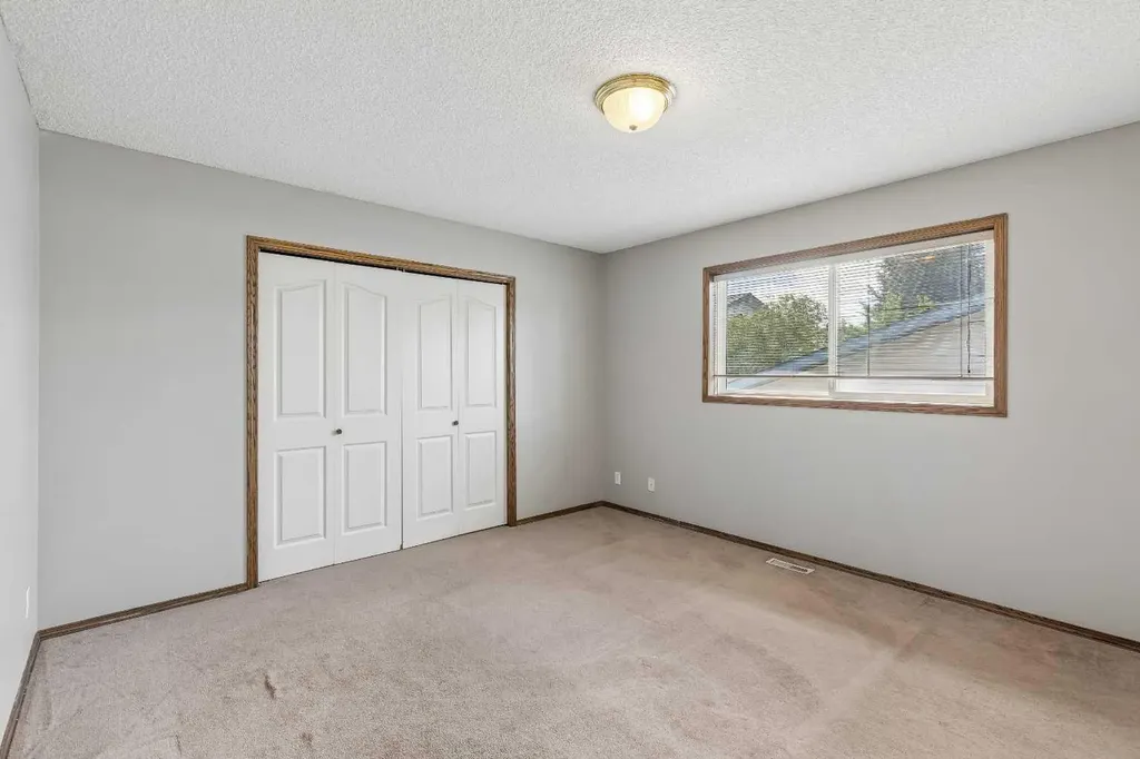 121 Quigley Drive Cochrane AB T4C1R1