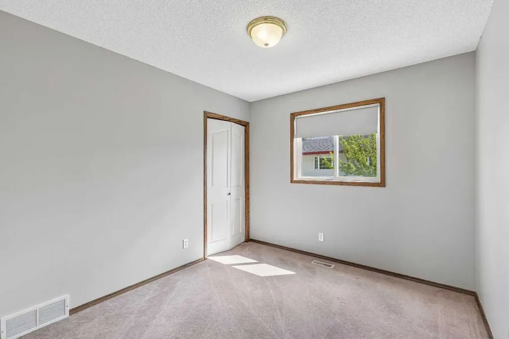 121 Quigley Drive Cochrane AB T4C1R1