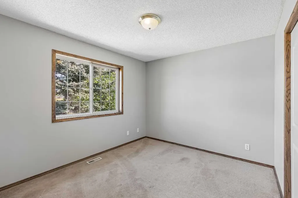 121 Quigley Drive Cochrane AB T4C1R1