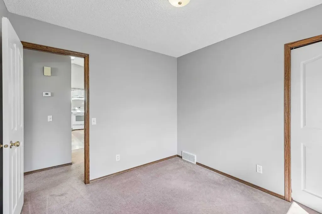 121 Quigley Drive Cochrane AB T4C1R1