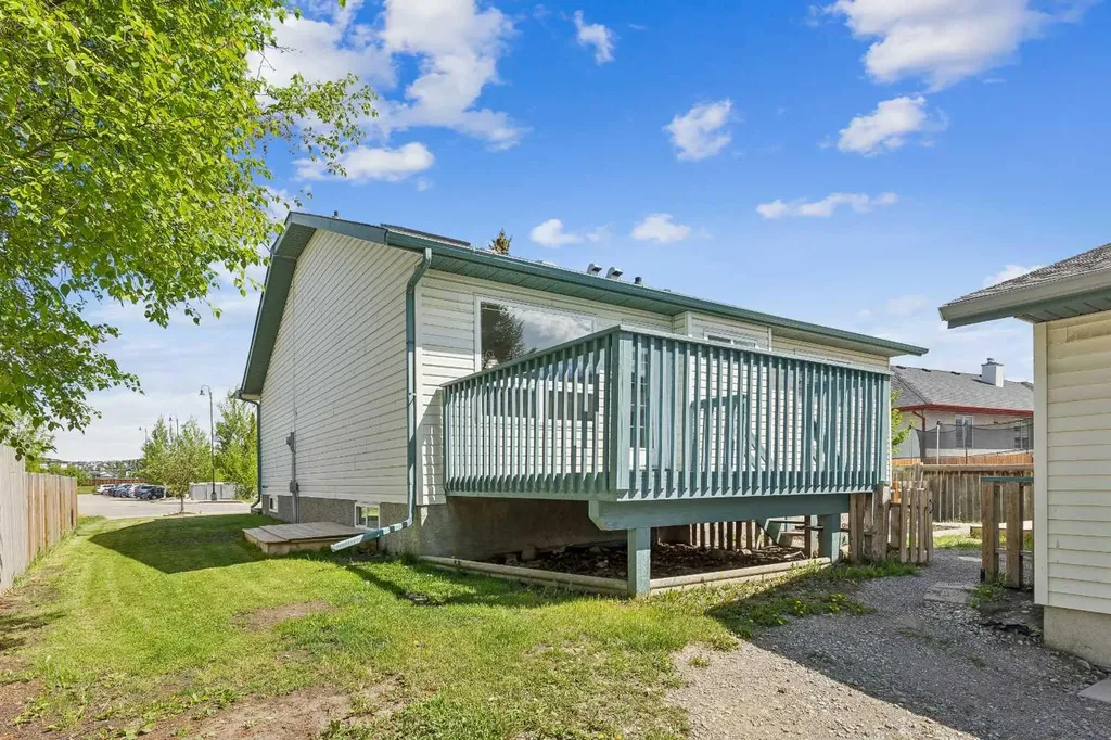 121 Quigley Drive Cochrane AB T4C1R1
