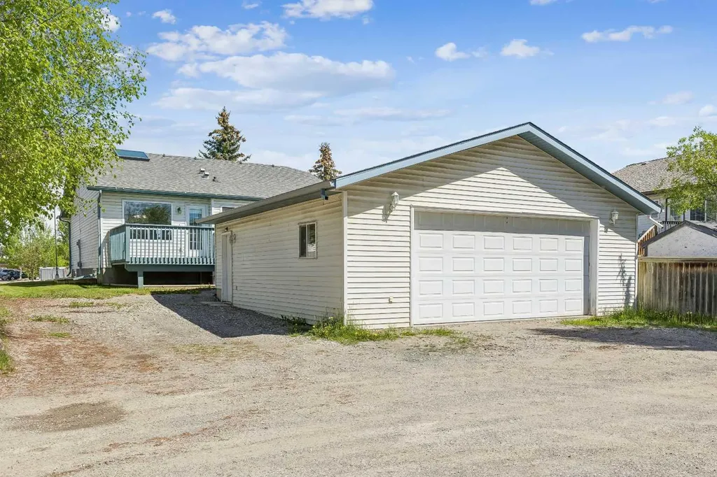 121 Quigley Drive Cochrane AB T4C1R1