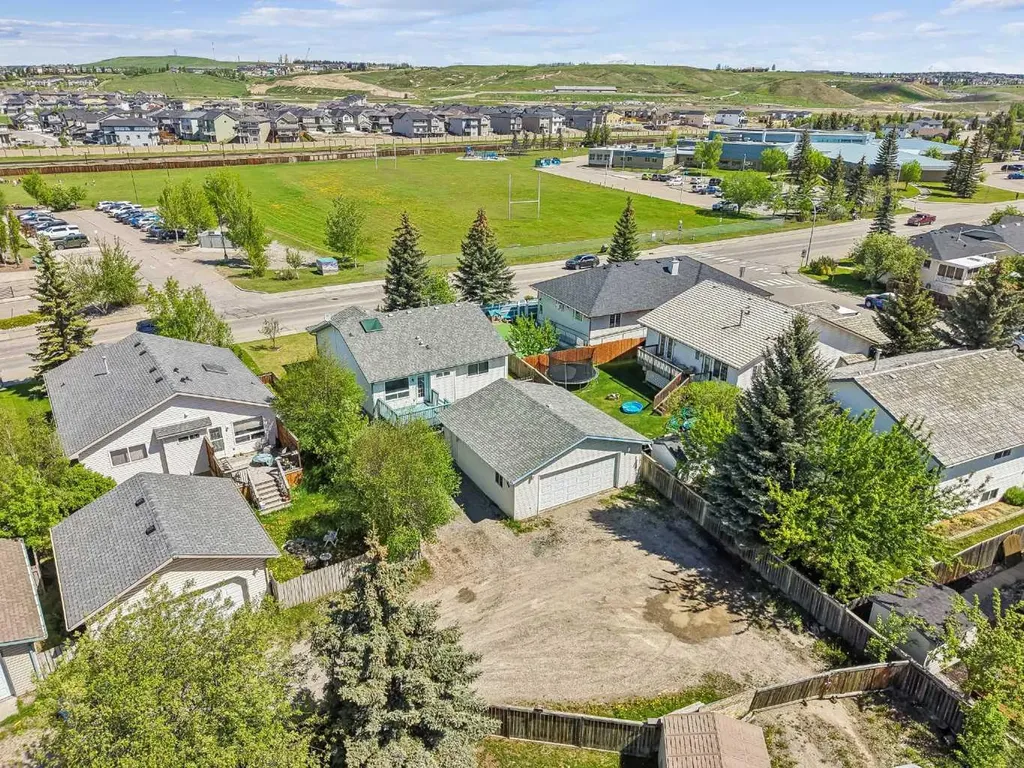 121 Quigley Drive Cochrane AB T4C1R1