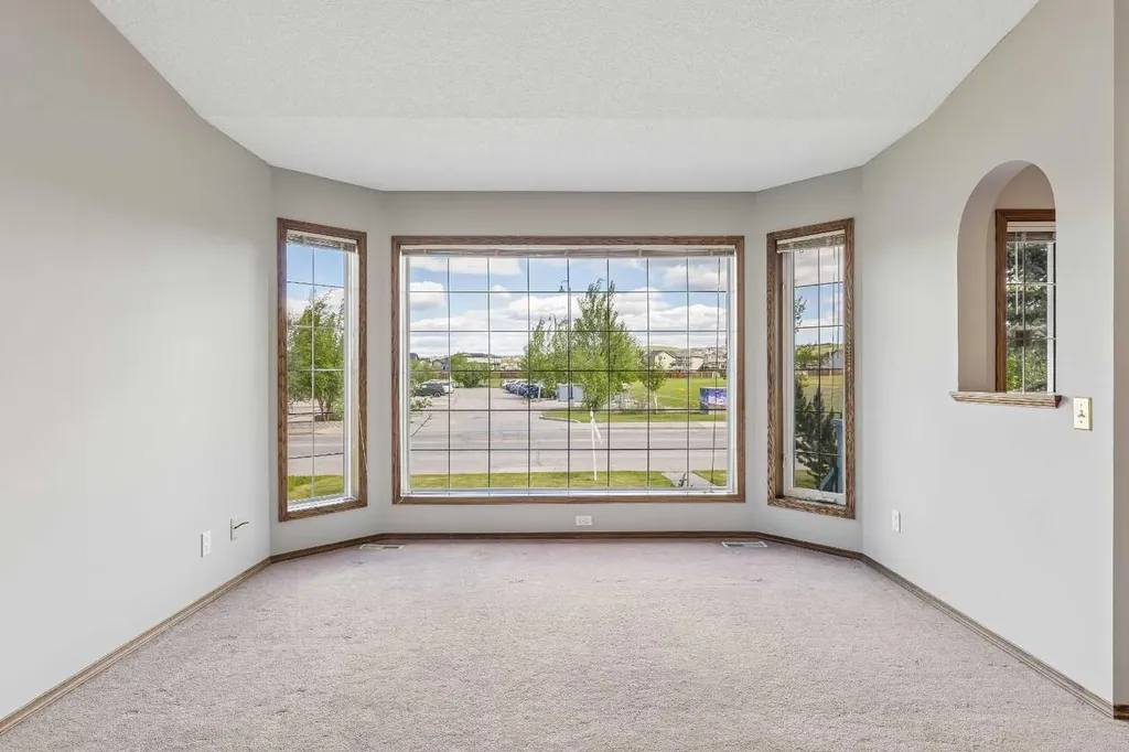 121 Quigley Drive Cochrane AB T4C1R1