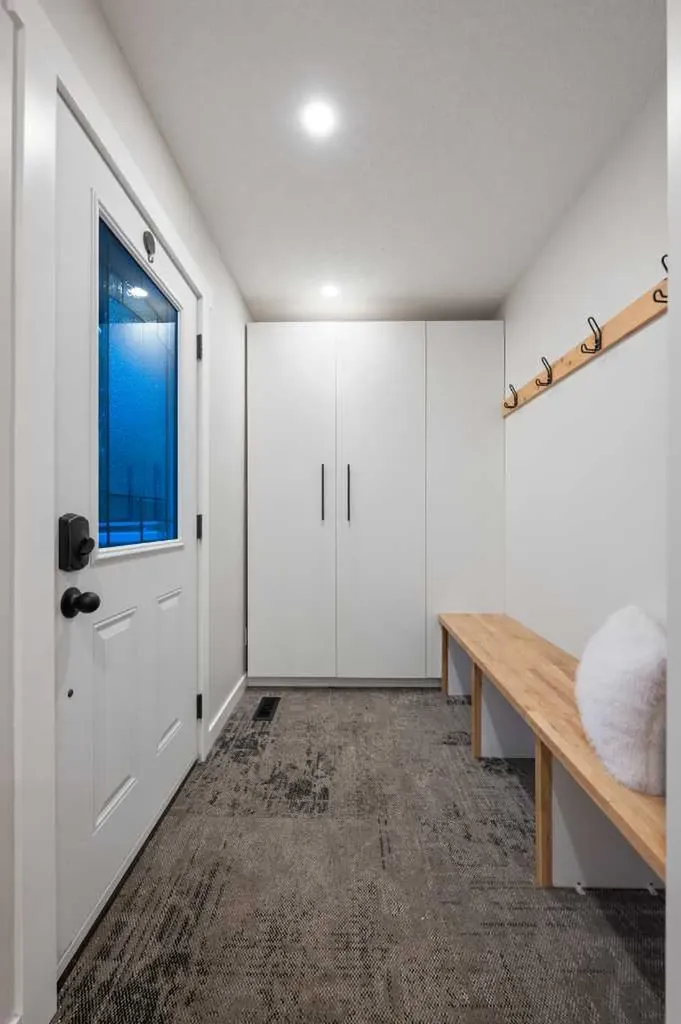 1575 Lake Bonavista Drive SE Calgary AB T2J 2X8
