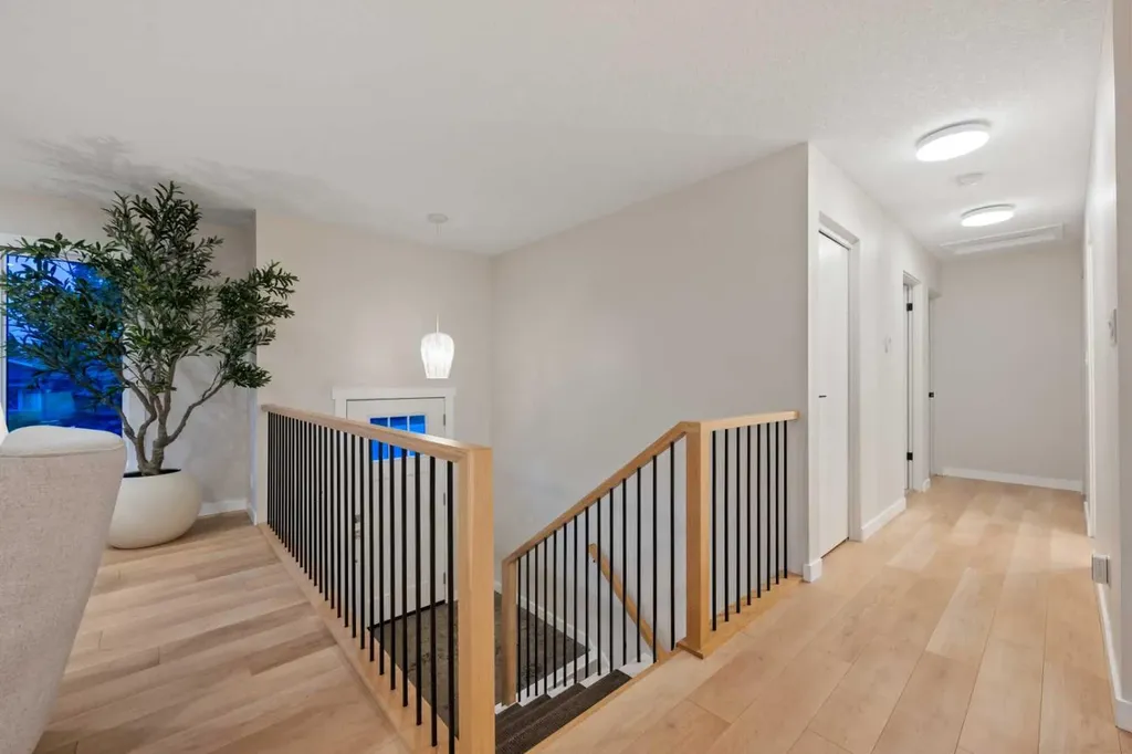1575 Lake Bonavista Drive SE Calgary AB T2J 2X8