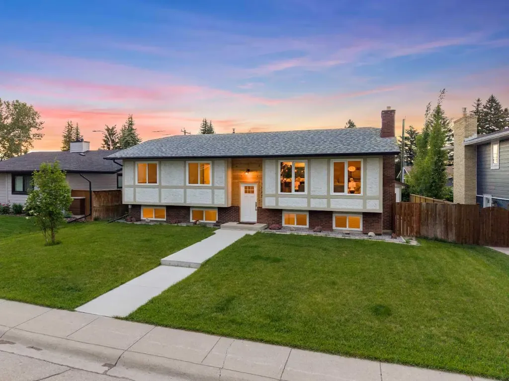 1575 Lake Bonavista Drive SE Calgary AB T2J 2X8