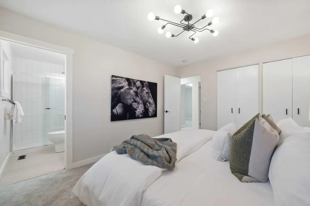 1575 Lake Bonavista Drive SE Calgary AB T2J 2X8