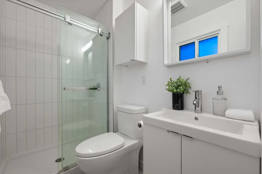 1575 Lake Bonavista Drive SE Calgary AB T2J 2X8
