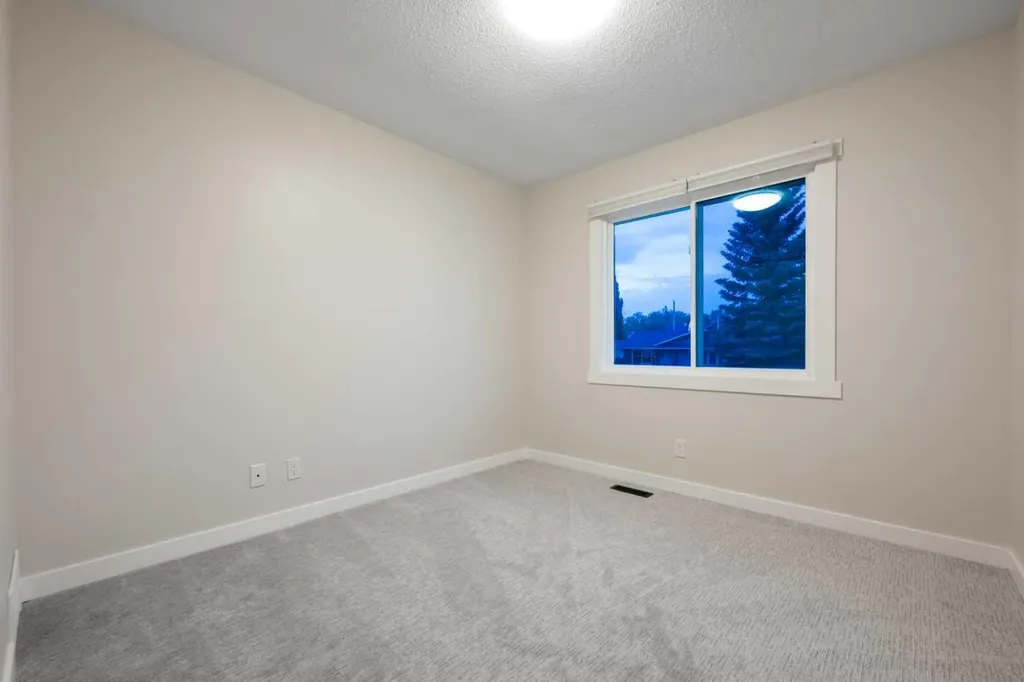 1575 Lake Bonavista Drive SE Calgary AB T2J 2X8