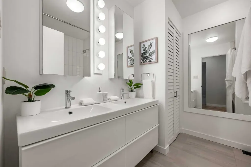 1575 Lake Bonavista Drive SE Calgary AB T2J 2X8