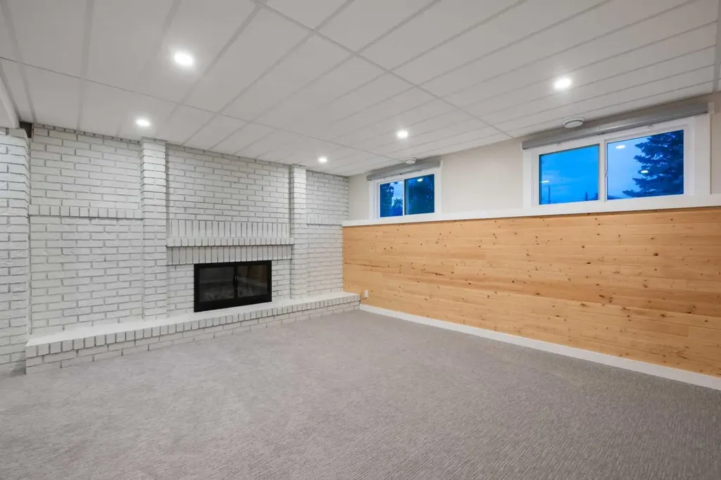 1575 Lake Bonavista Drive SE Calgary AB T2J 2X8