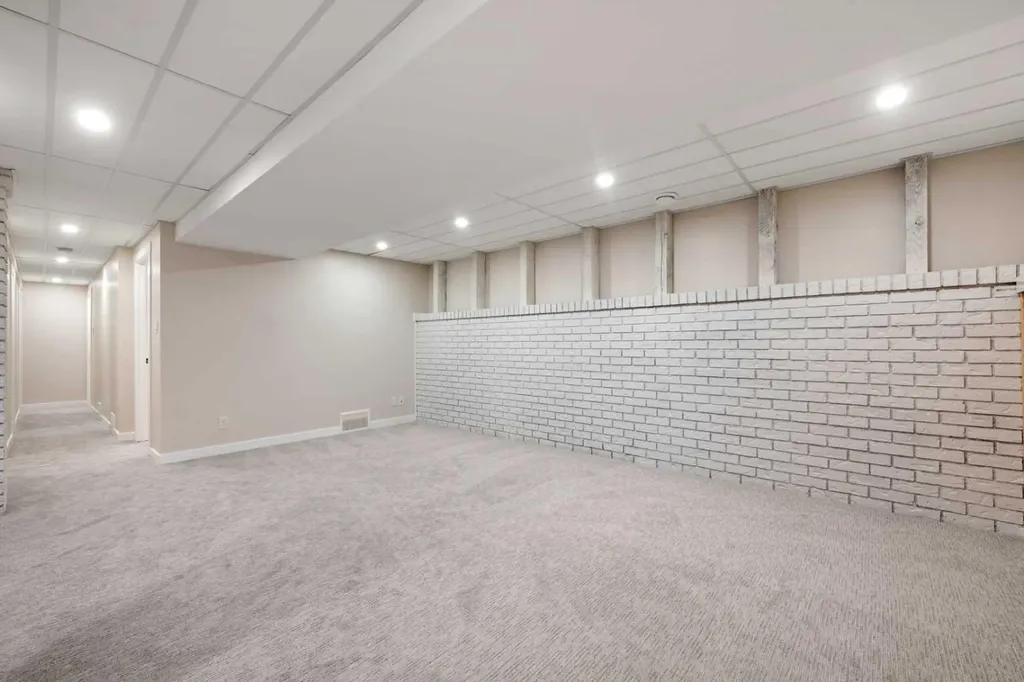 1575 Lake Bonavista Drive SE Calgary AB T2J 2X8