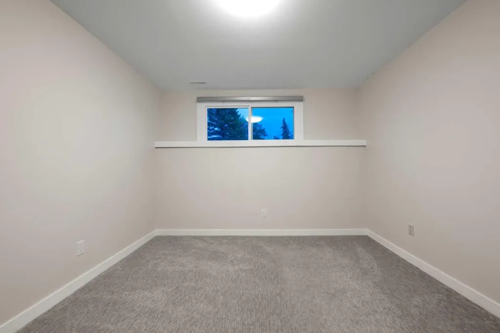 1575 Lake Bonavista Drive SE Calgary AB T2J 2X8
