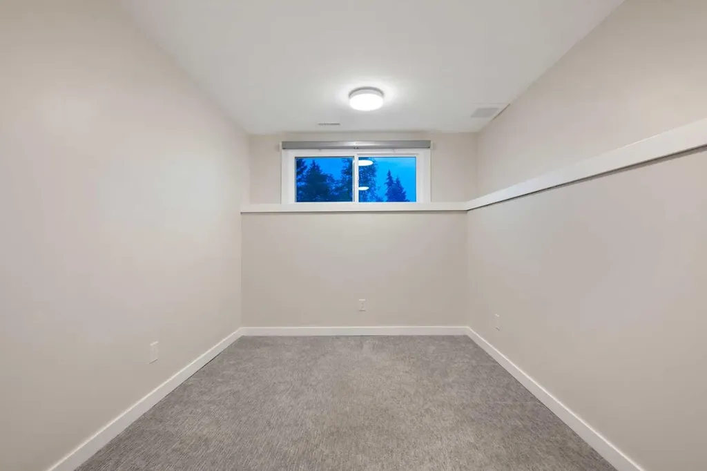 1575 Lake Bonavista Drive SE Calgary AB T2J 2X8