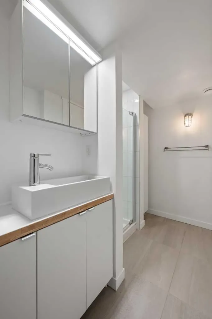 1575 Lake Bonavista Drive SE Calgary AB T2J 2X8