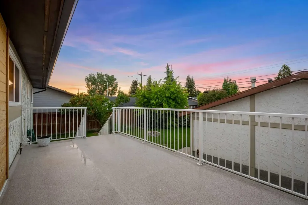 1575 Lake Bonavista Drive SE Calgary AB T2J 2X8