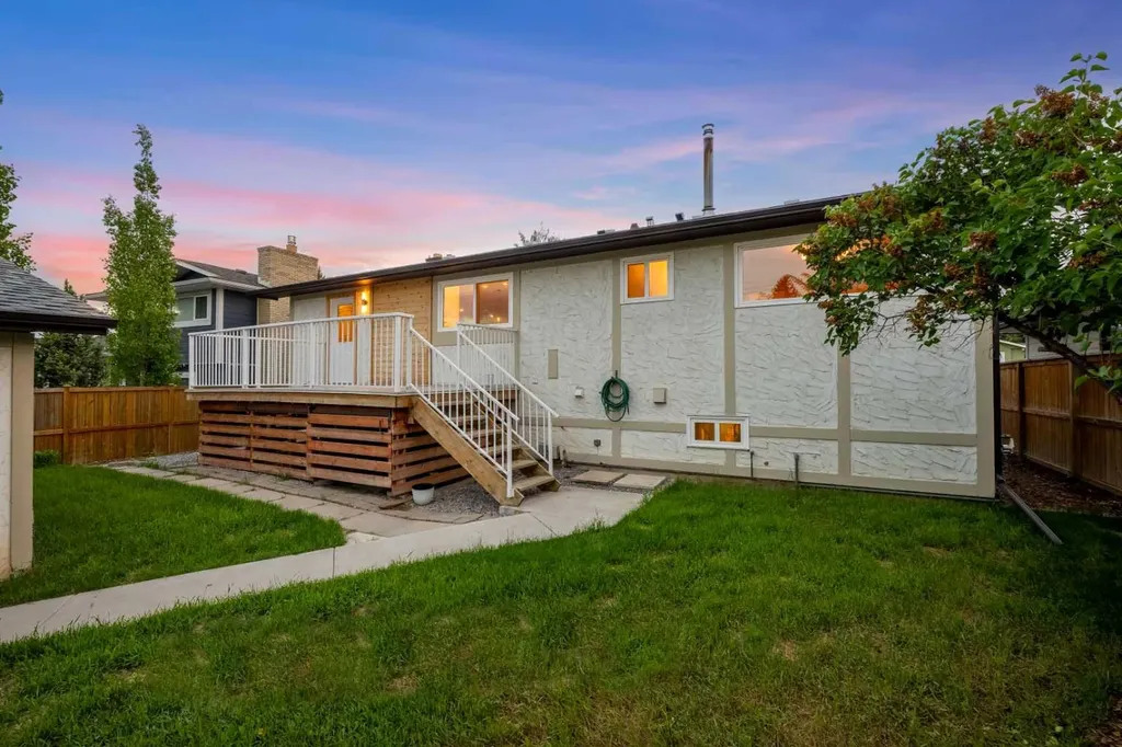 1575 Lake Bonavista Drive SE Calgary AB T2J 2X8