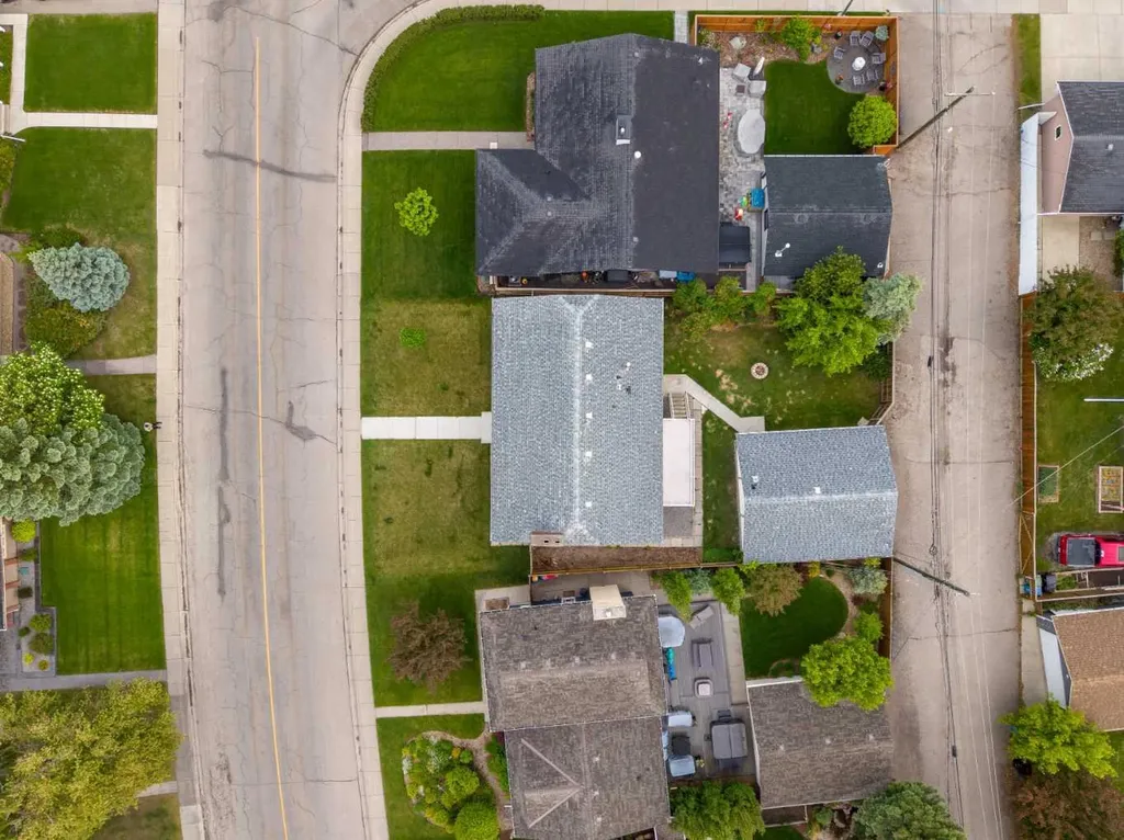 1575 Lake Bonavista Drive SE Calgary AB T2J 2X8