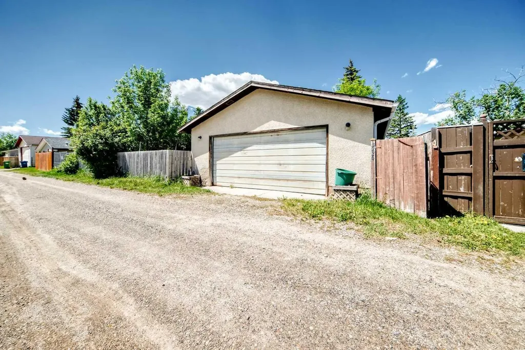 3224 Rundlelawn Road NE Calgary AB T1y3h5
