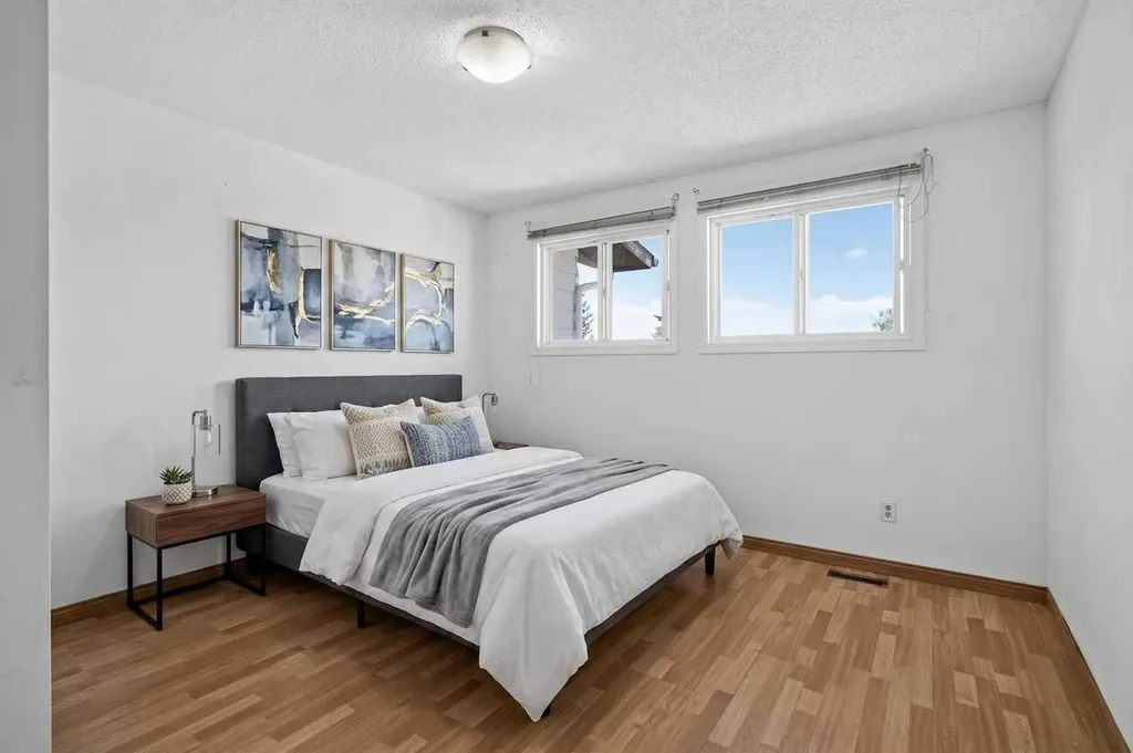 26 Glenpatrick Crescent Cochrane AB T4C 1G3