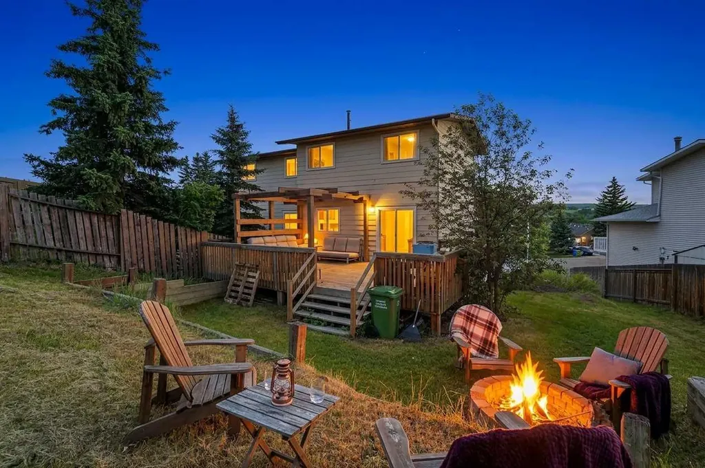 26 Glenpatrick Crescent Cochrane AB T4C 1G3
