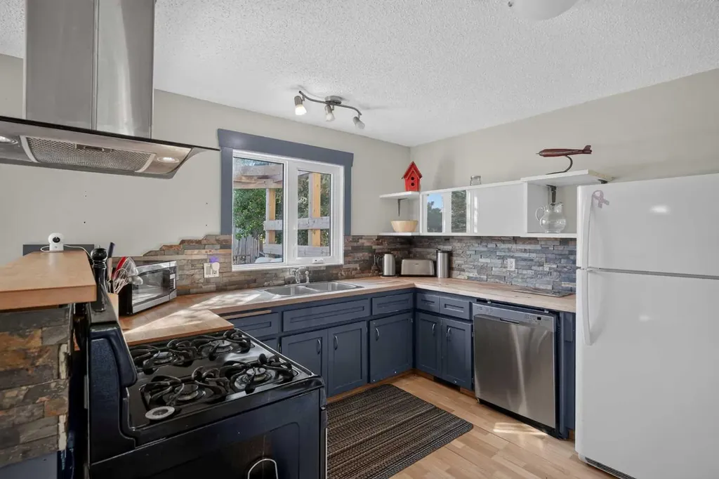 26 Glenpatrick Crescent Cochrane AB T4C 1G3