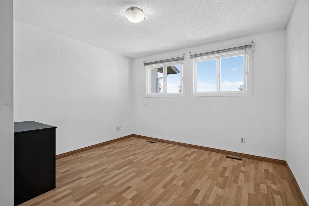26 Glenpatrick Crescent Cochrane AB T4C 1G3