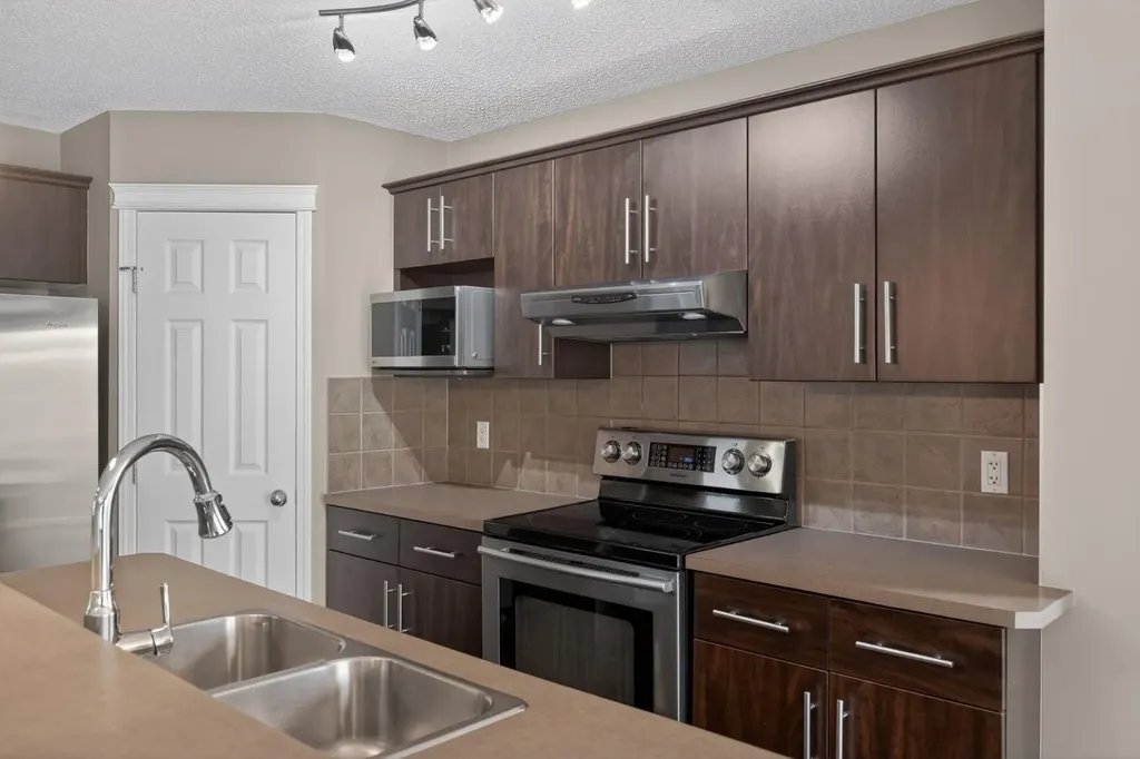 112 Kincora Glen Road NW Calgary AB T3R 0C4