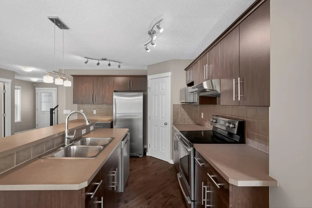 112 Kincora Glen Road NW Calgary AB T3R 0C4