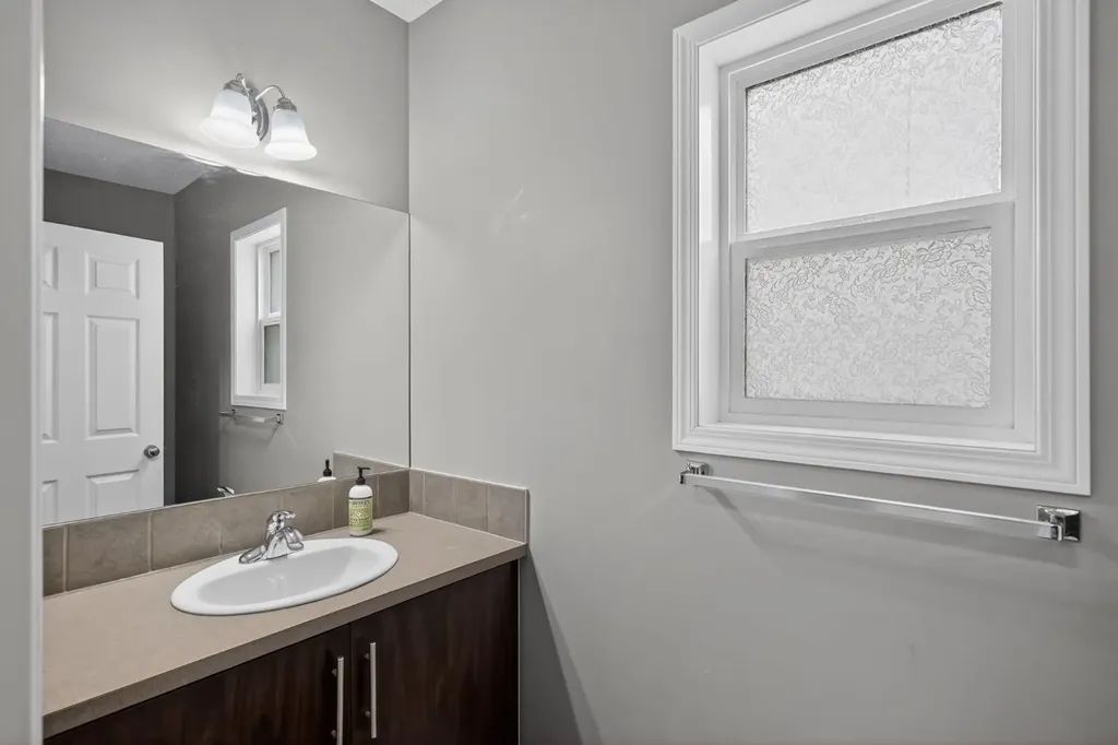 112 Kincora Glen Road NW Calgary AB T3R 0C4