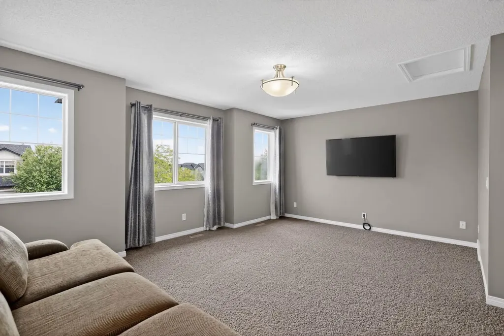112 Kincora Glen Road NW Calgary AB T3R 0C4