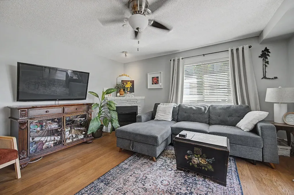 279 Copperpond Common SE Calgary AB T2Z1J1