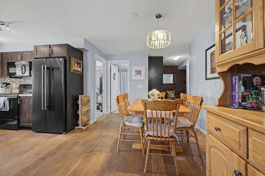 279 Copperpond Common SE Calgary AB T2Z1J1