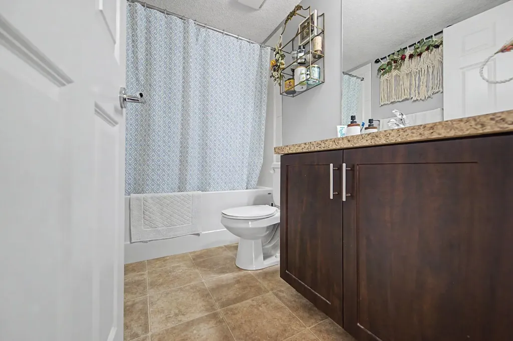 279 Copperpond Common SE Calgary AB T2Z1J1