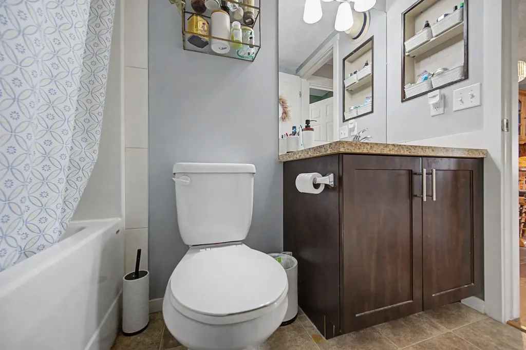 279 Copperpond Common SE Calgary AB T2Z1J1