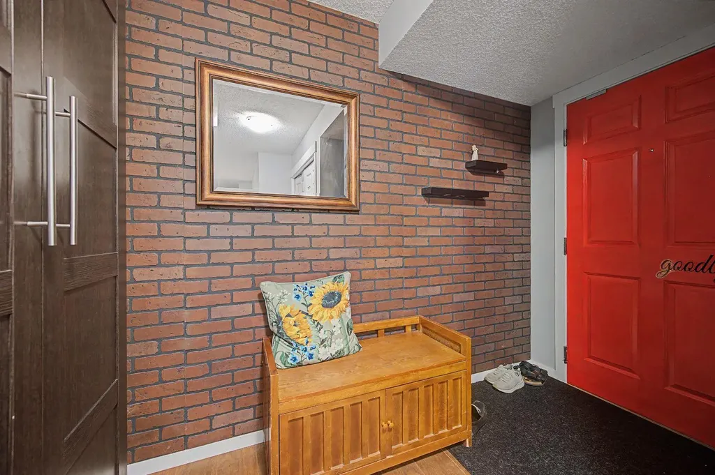 279 Copperpond Common SE Calgary AB T2Z1J1