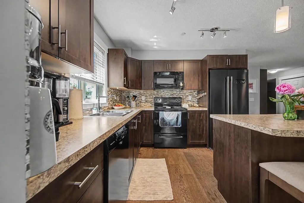 279 Copperpond Common SE Calgary AB T2Z1J1