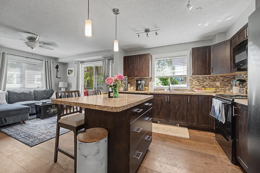 279 Copperpond Common SE Calgary AB T2Z1J1