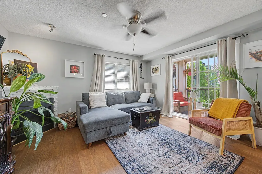 279 Copperpond Common SE Calgary AB T2Z1J1