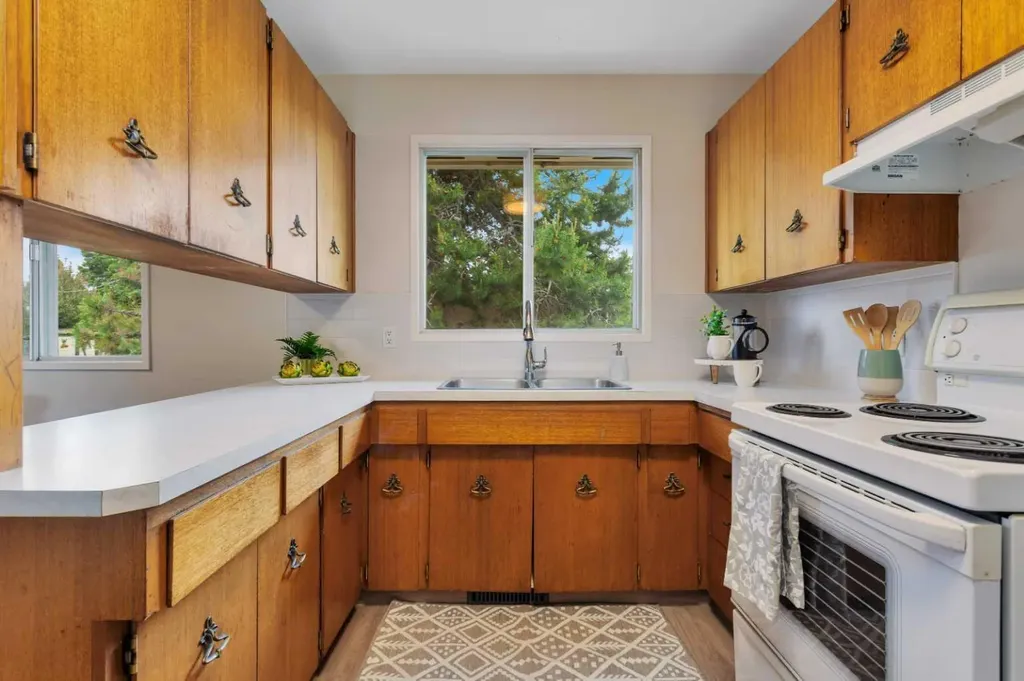 4617 54 Avenue Rimbey AB T0C 2J0