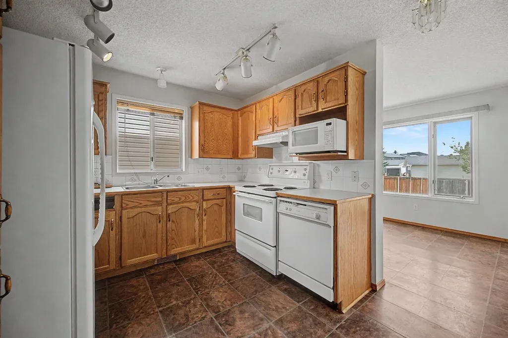 826 Coventry Drive NE Calgary AB T3K 4G2